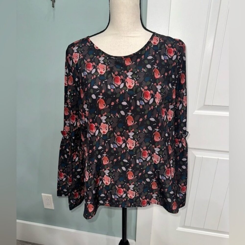 Saks Fifth Ave Women’s floral bell sleeve blouse size medium